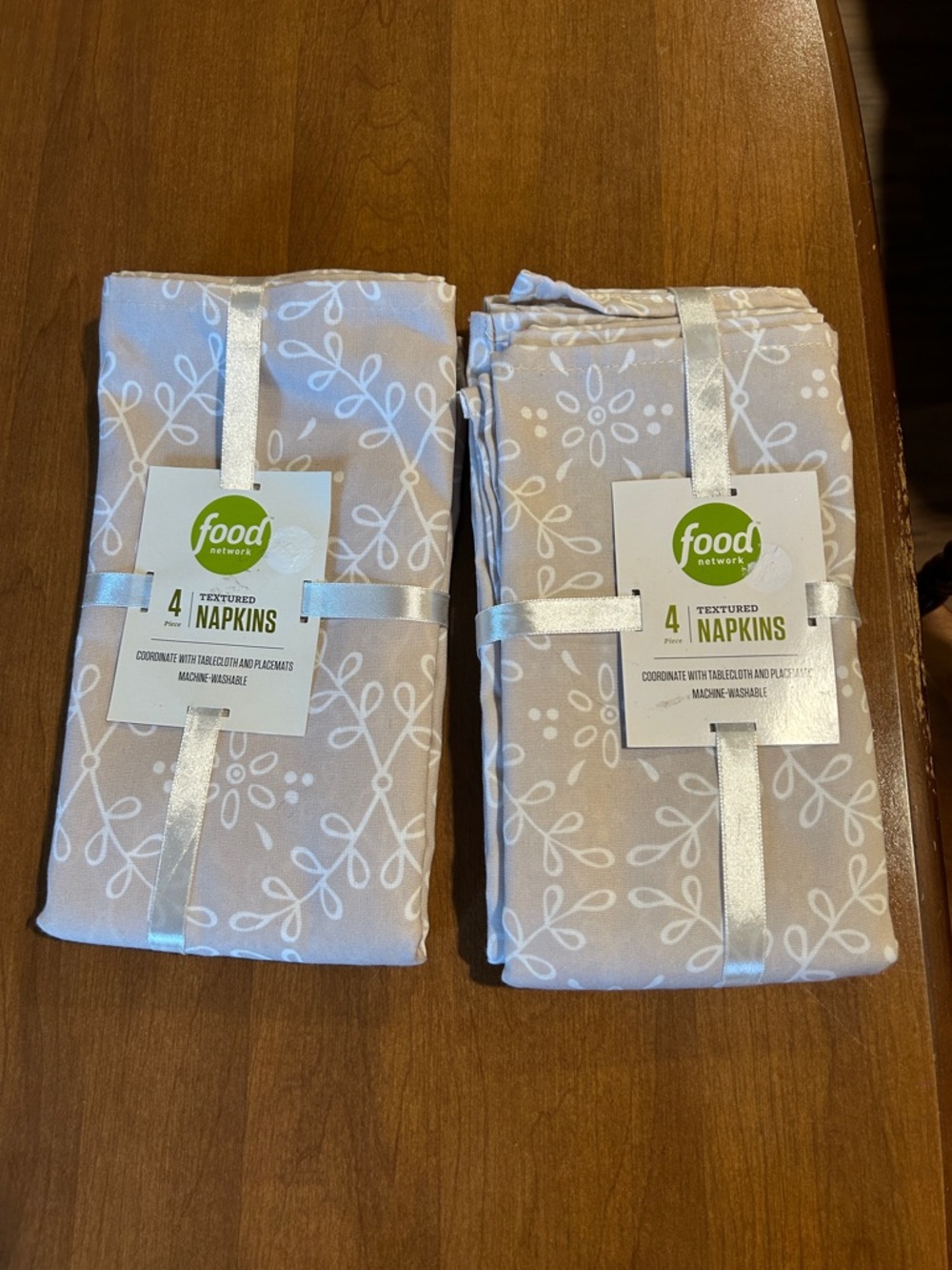 Food Network Cream Floral Napkins 2 sets of 4